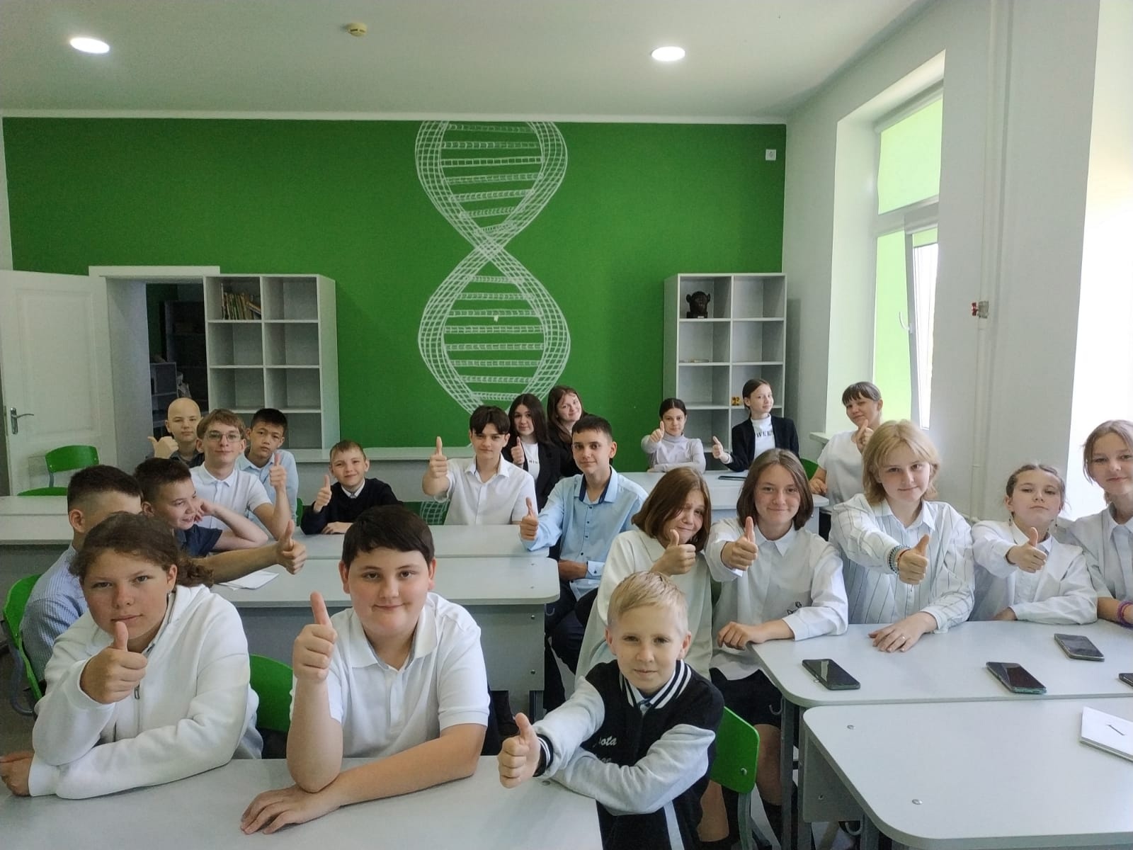 Ученики старшей школы передали опыт своим преемникам..